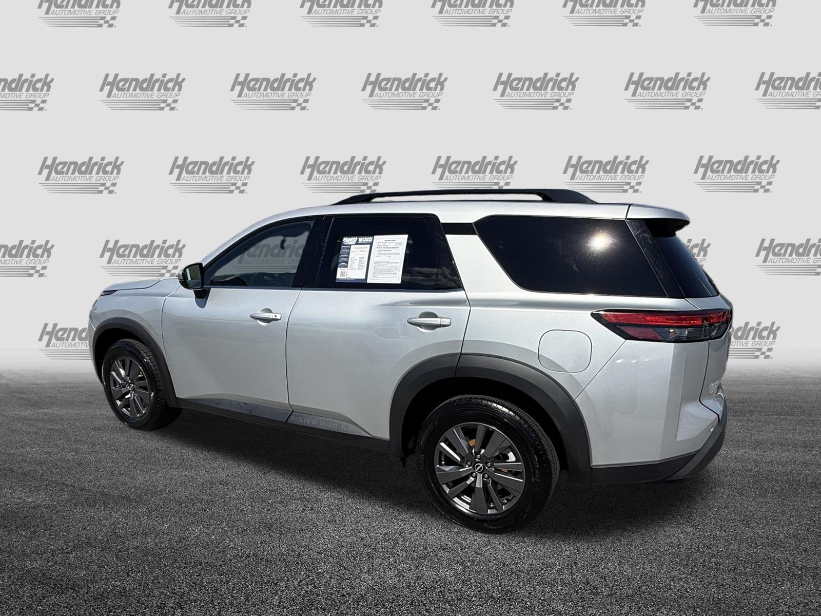 Used 2024 Nissan Pathfinder SV AWD/4WD image 8