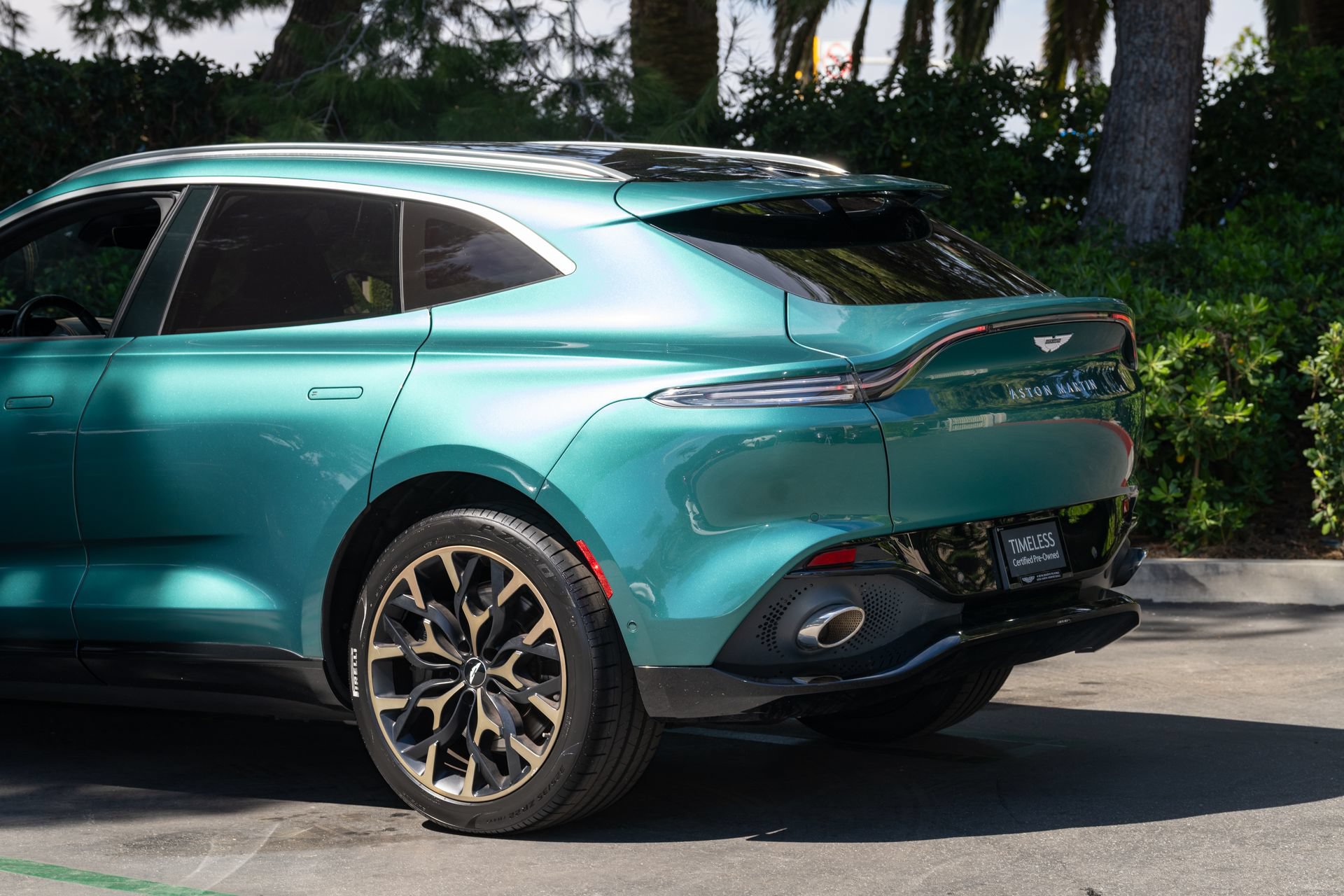 Used 2021 Aston Martin DBX AWD/4WD image 10