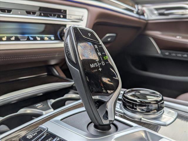 Used 2022 BMW 750i xDrive w/ Executive Package image 11