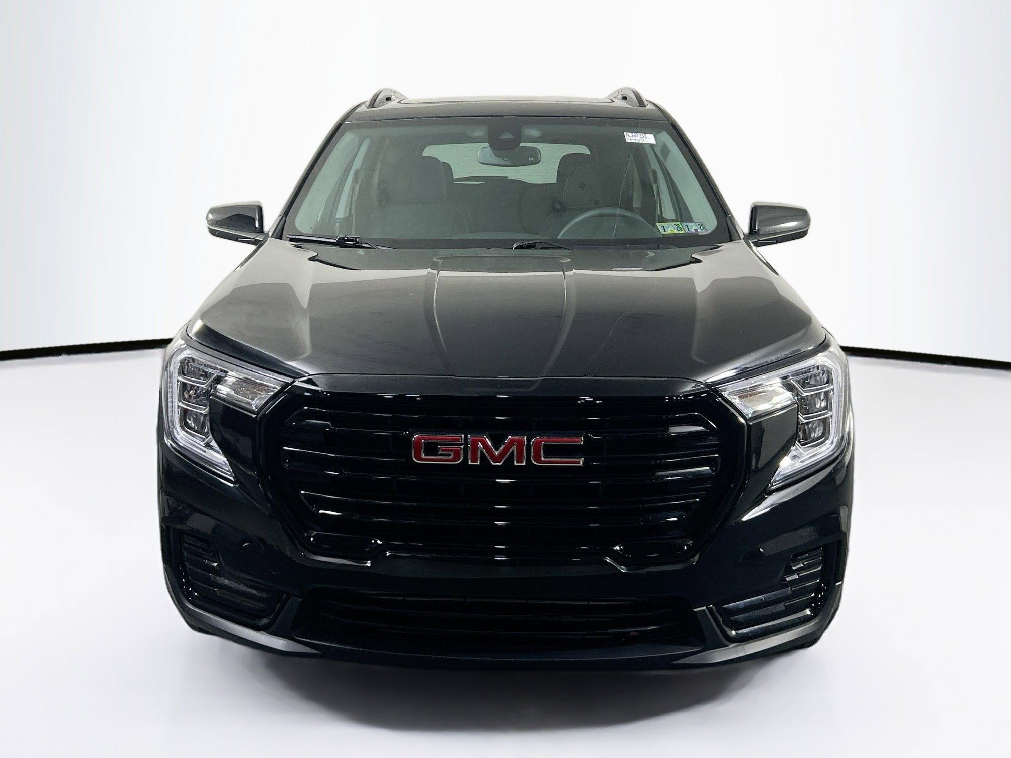 Used 2022 GMC Terrain SLE w/ Driver Convenience Package image 2