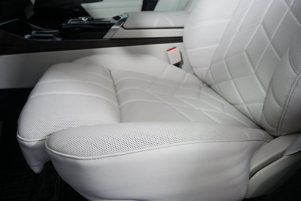 New 2026 BMW 750e xDrive AWD/4WD image 10