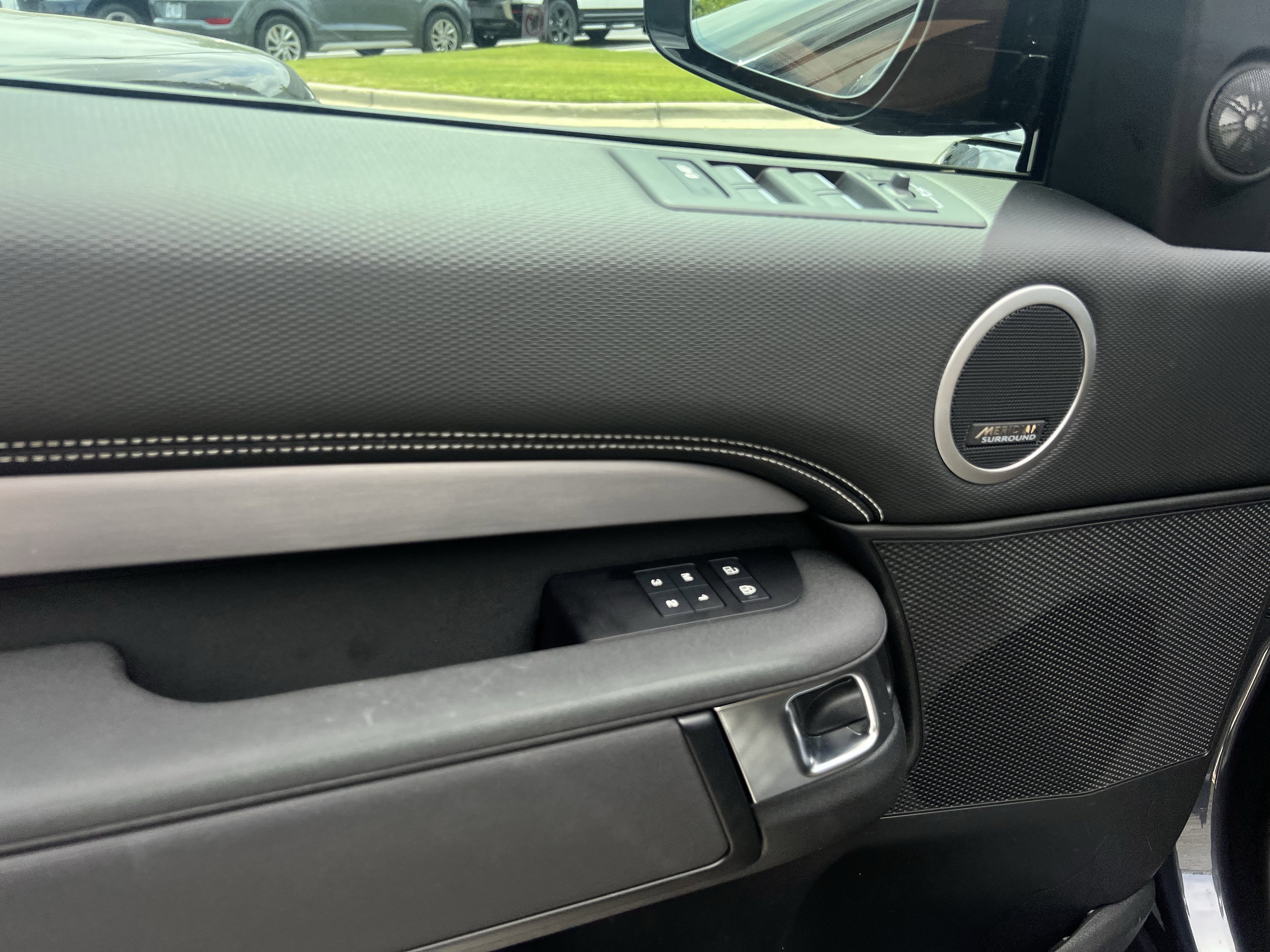 Certified 2025 Land Rover Discovery Dynamic SE AWD/4WD image 15