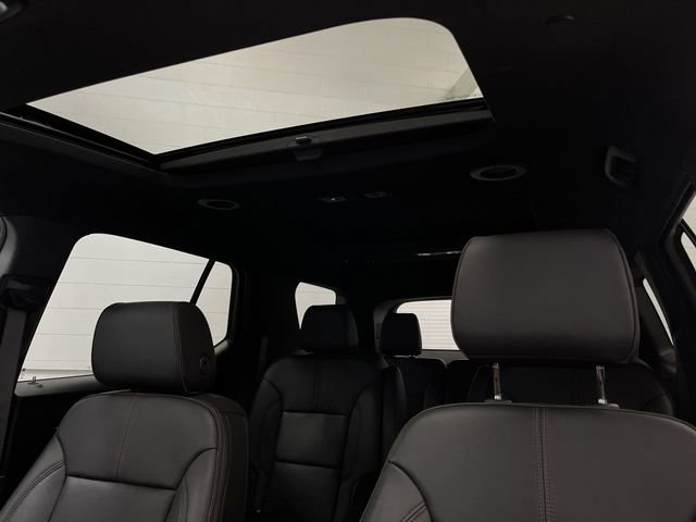 Used 2023 Chevrolet Traverse RS image 7