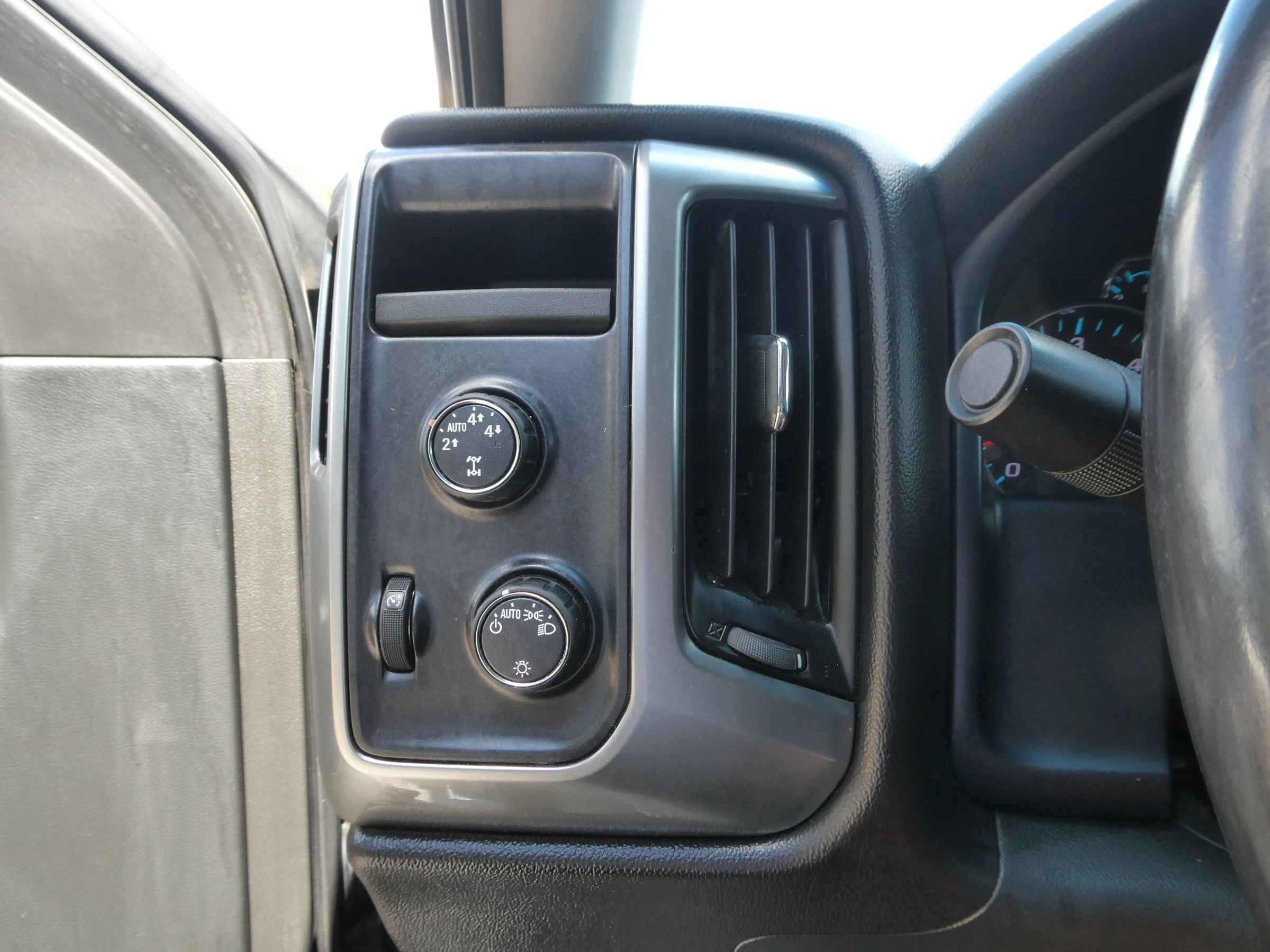 Used 2016 Chevrolet Silverado 1500 LT AWD/4WD image 15