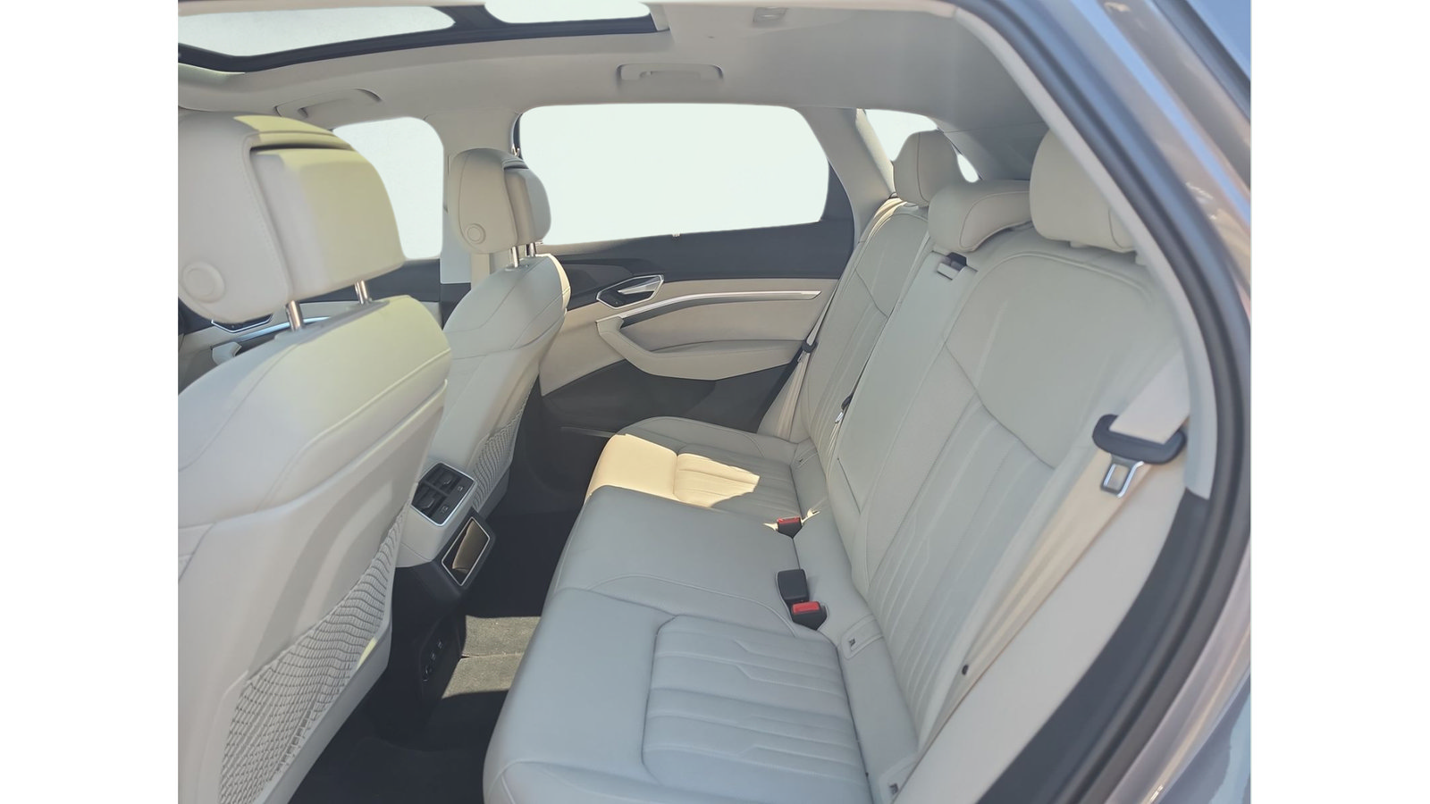 Used 2019 Audi e-tron Prestige w/ Prestige Package AWD/4WD image 10