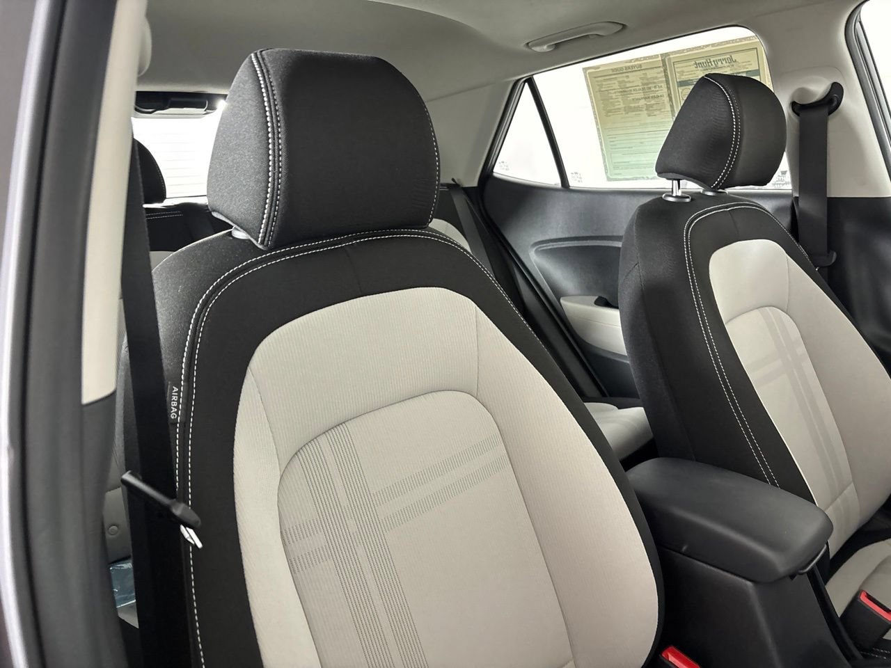Used 2025 Hyundai Venue SEL FWD image 29