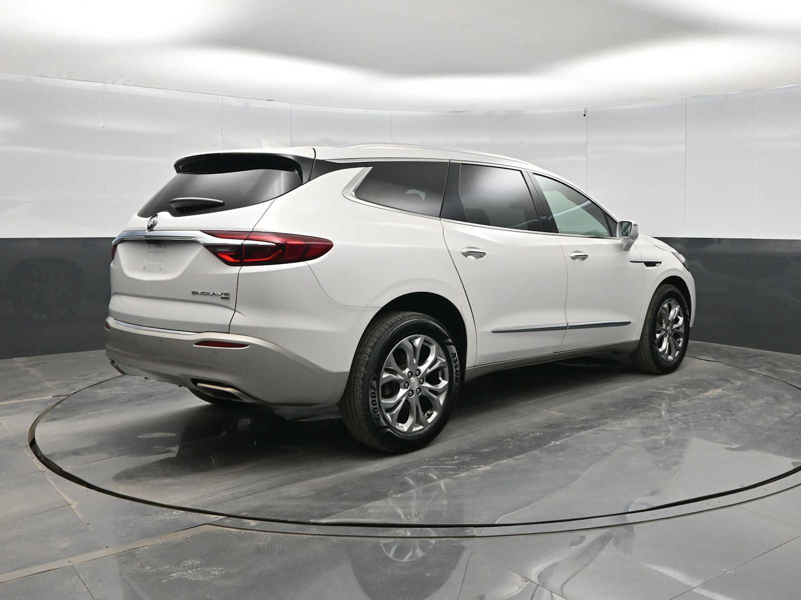 Used 2019 Buick Enclave Avenir w/ Avenir Technology Package AWD/4WD image 7