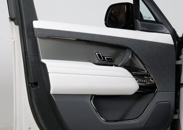 New 2025 Land Rover Range Rover Sport SE image 25