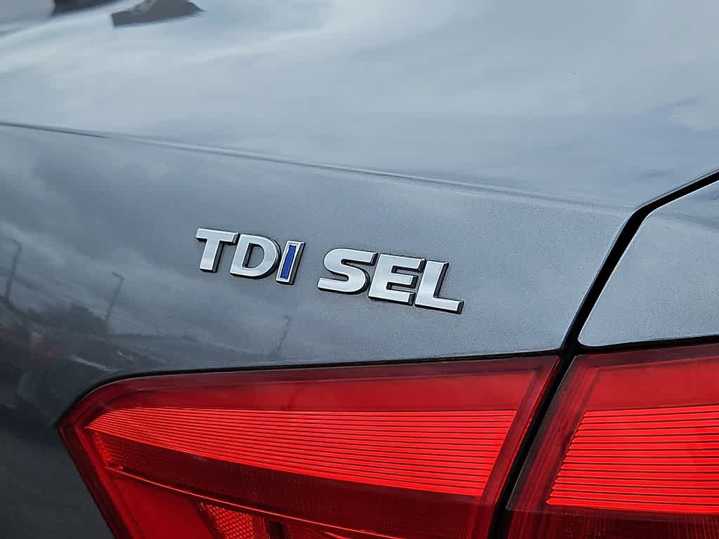 Used 2015 Volkswagen Passat TDI SEL Premium FWD image 5