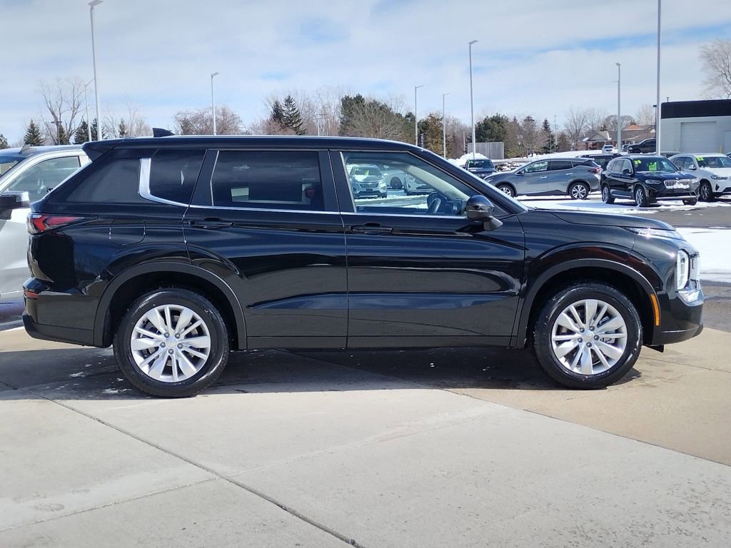 New 2026 Mitsubishi Outlander ES image 14