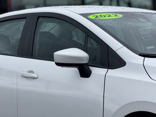 Used 2022 Nissan Versa SV image 4
