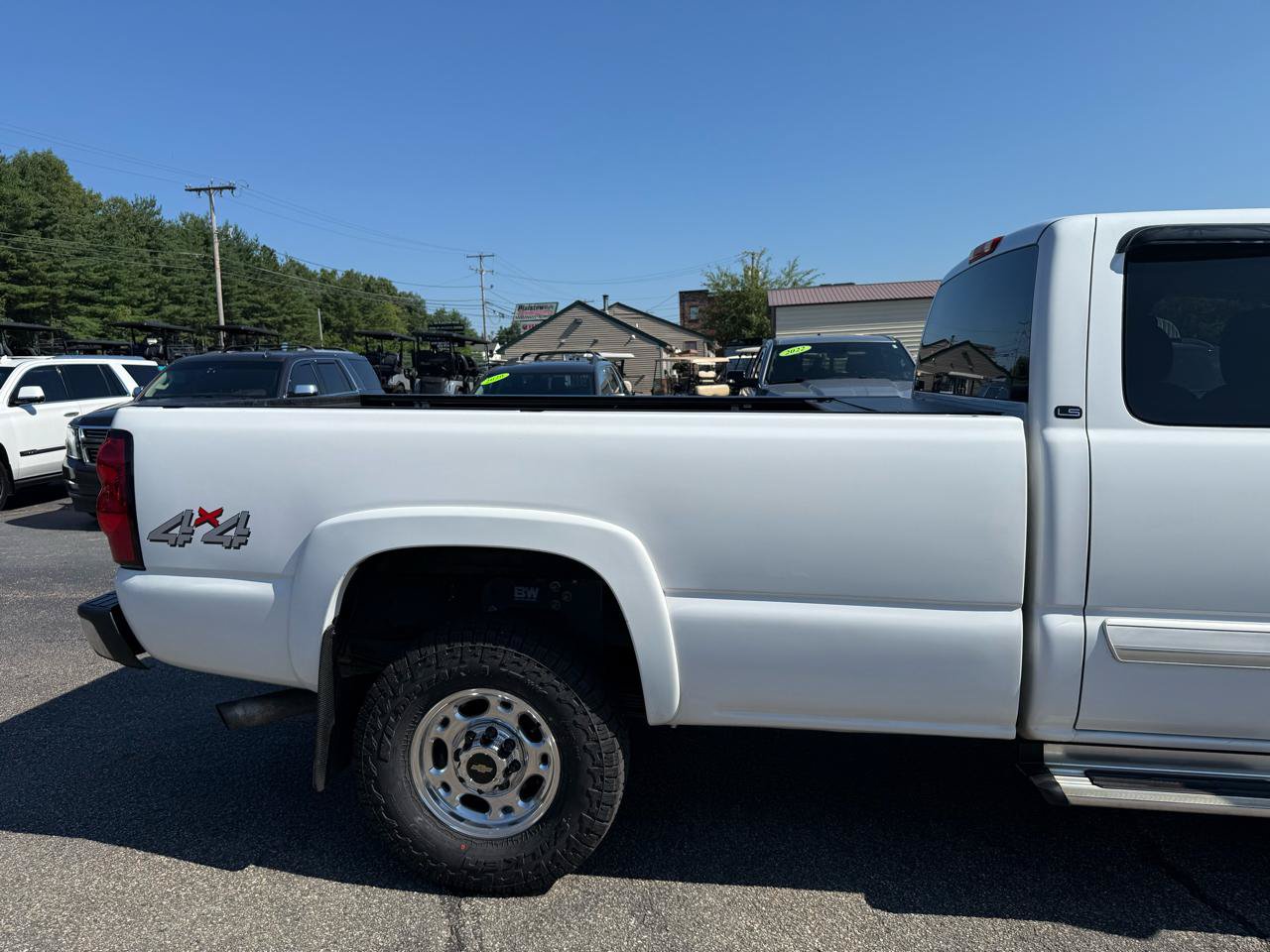 Used 2004 Chevrolet Silverado 2500 LS w/ Skid Plate Package AWD/4WD image 11