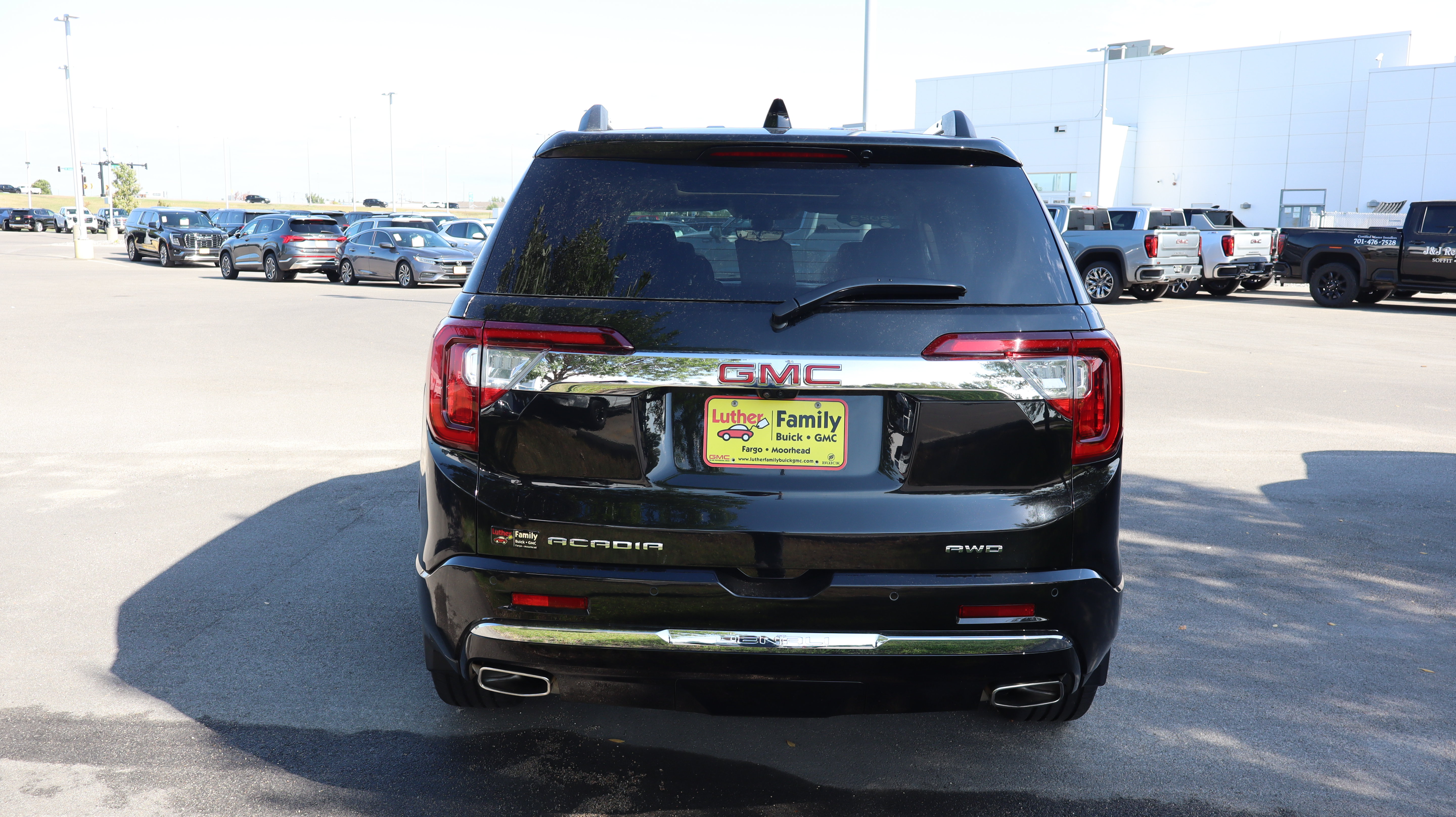 Used 2023 GMC Acadia Denali w/ Denali Technology Package AWD/4WD image 6