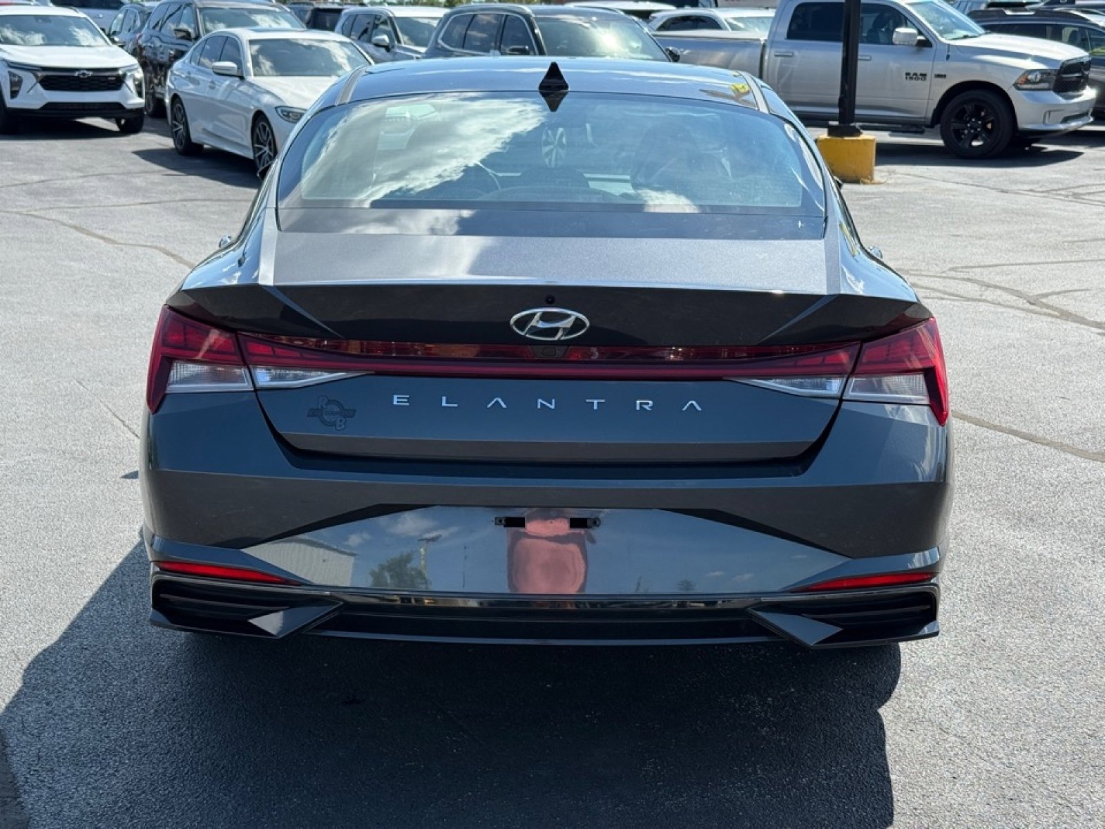 Used 2021 Hyundai Elantra SEL w/ Convenience + Premium Package image 7