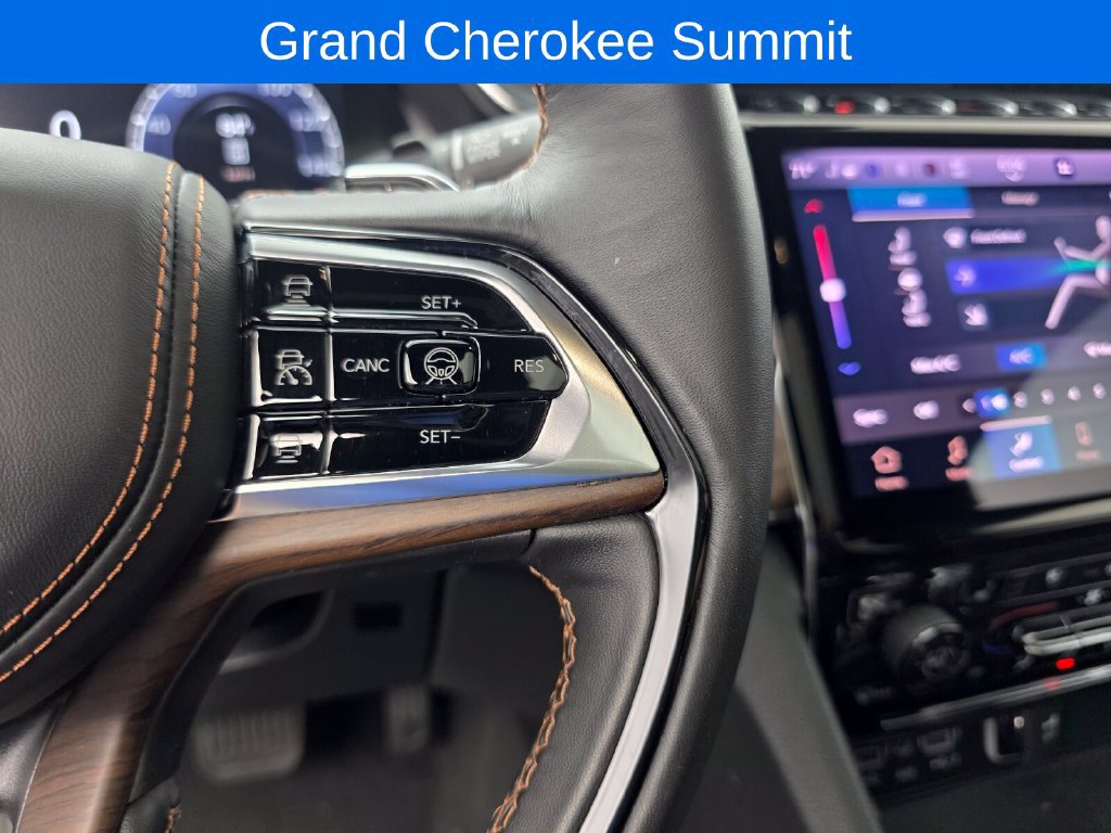 Used 2025 Jeep Grand Cherokee Summit w/ Obsidian Package AWD/4WD image 20