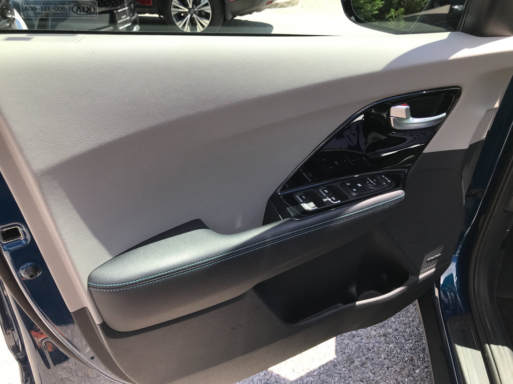 Used 2022 Kia Niro EX Premium FWD image 13