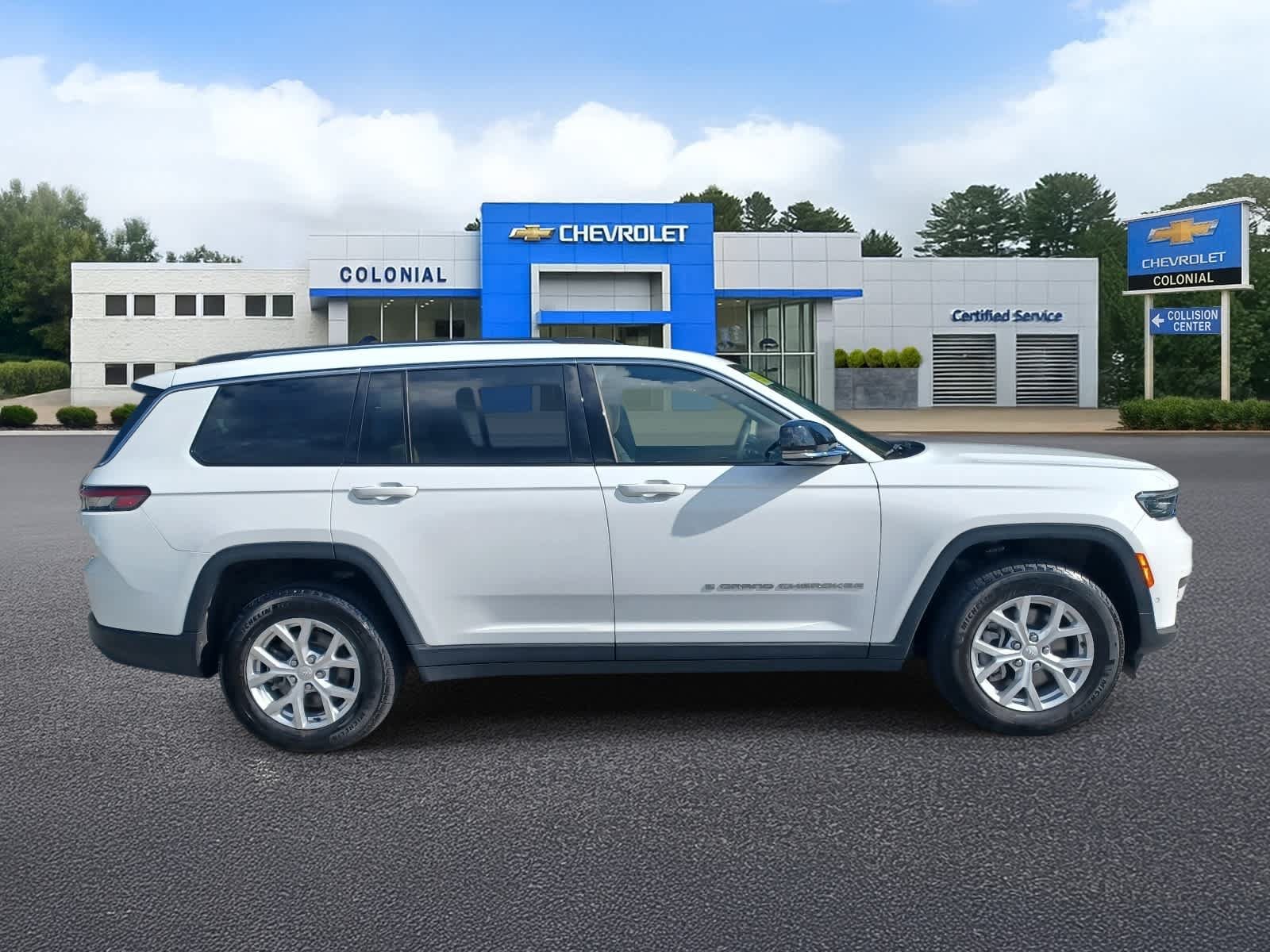 Used 2023 Jeep Grand Cherokee L Limited w/ Luxury Tech Group II AWD/4WD image 3