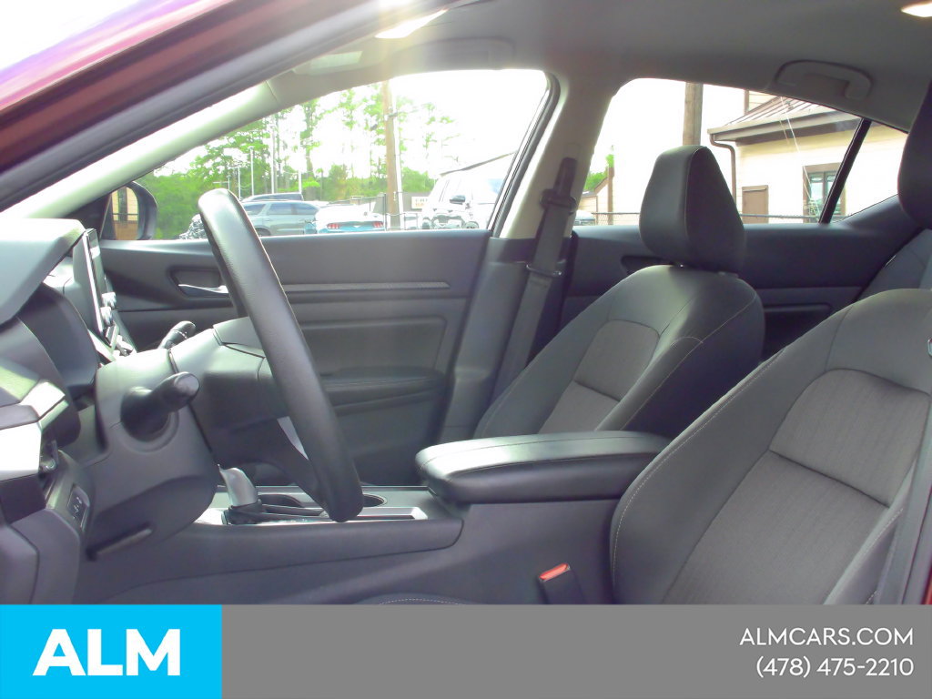 Used 2025 Nissan Altima 2.5 SV FWD image 14