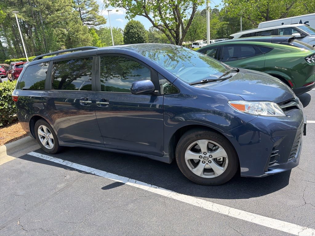 Used 2020 Toyota Sienna LE w/ LE Preferred Package FWD image 6