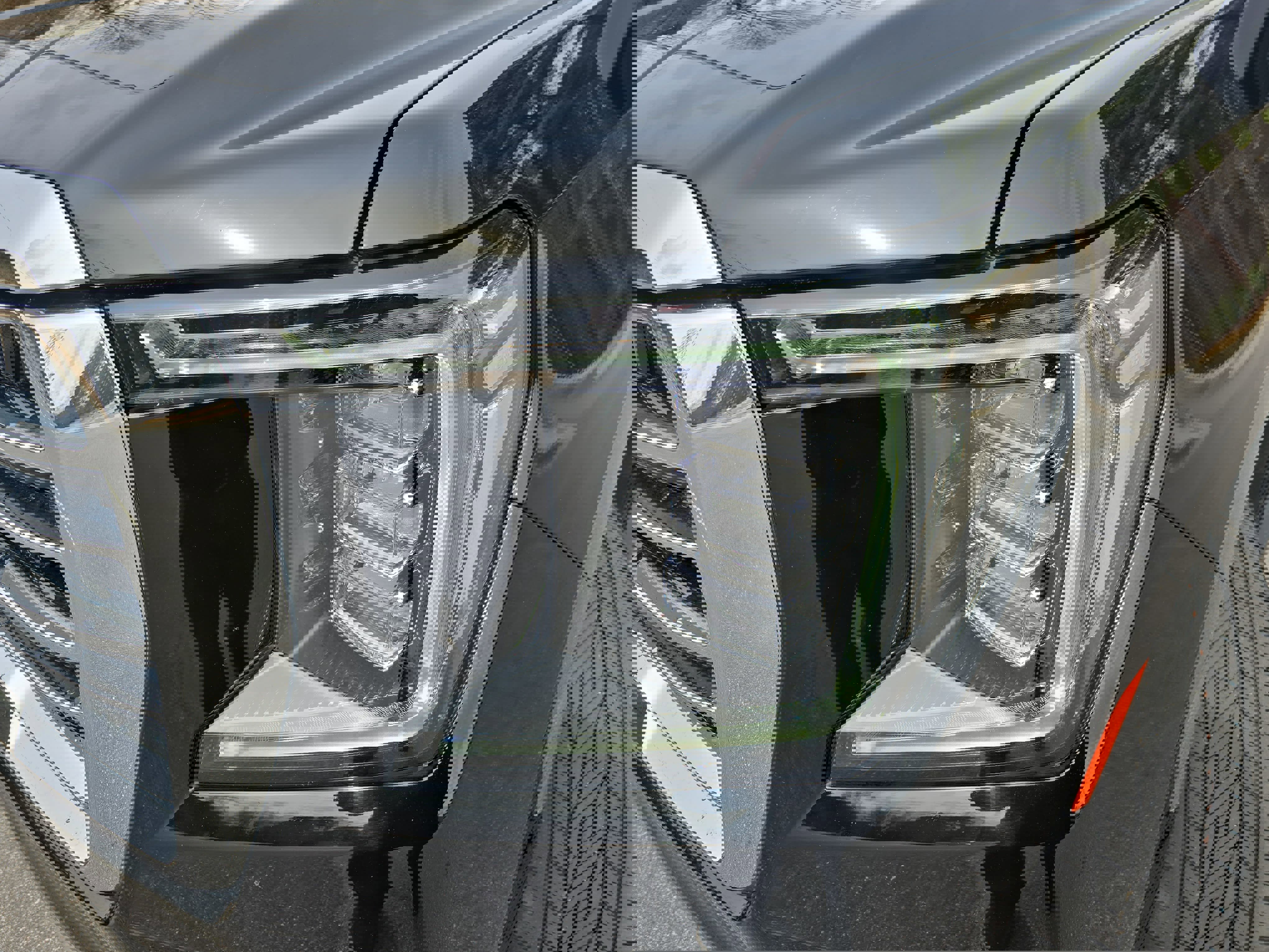 Used 2023 GMC Yukon XL SLT image 34