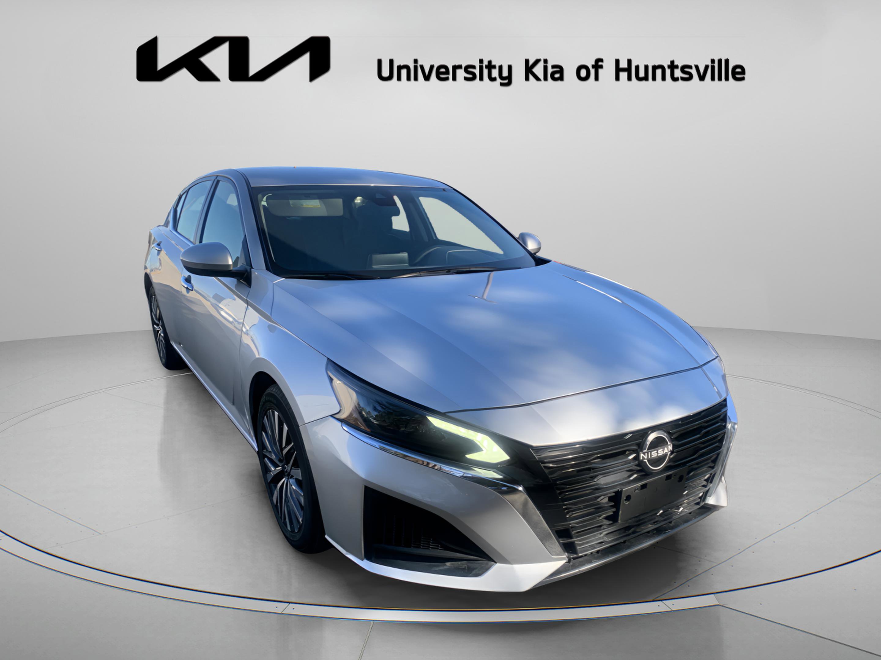 Used 2023 Nissan Altima 2.5 SV image 1