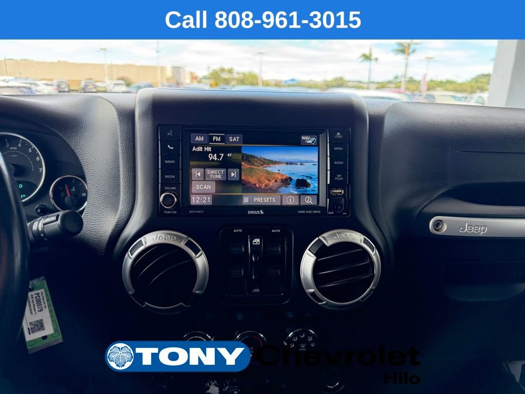 Used 2016 Jeep Wrangler Unlimited Sahara w/ Connectivity Group AWD/4WD image 9
