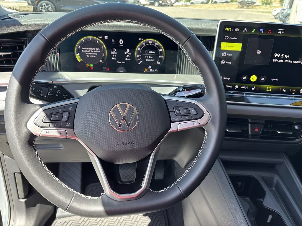 Used 2025 Volkswagen Tiguan SE AWD/4WD image 15