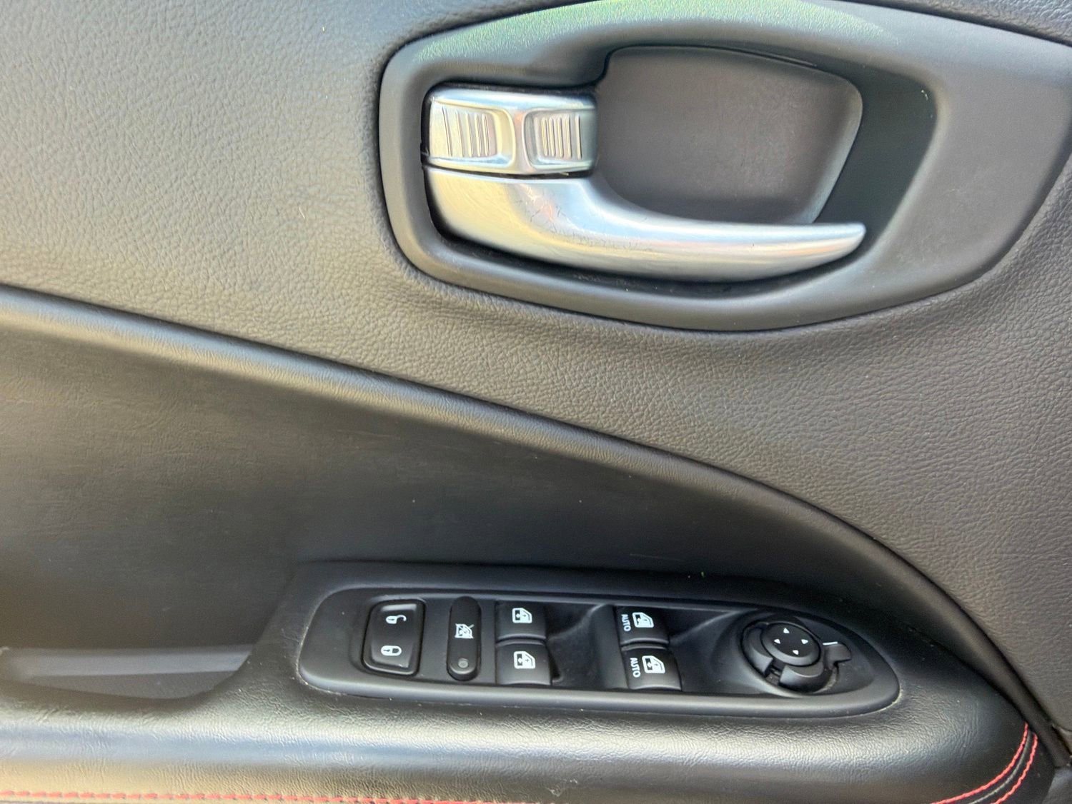 Used 2018 Jeep Compass Trailhawk w/ Leather Interior Group AWD/4WD image 19