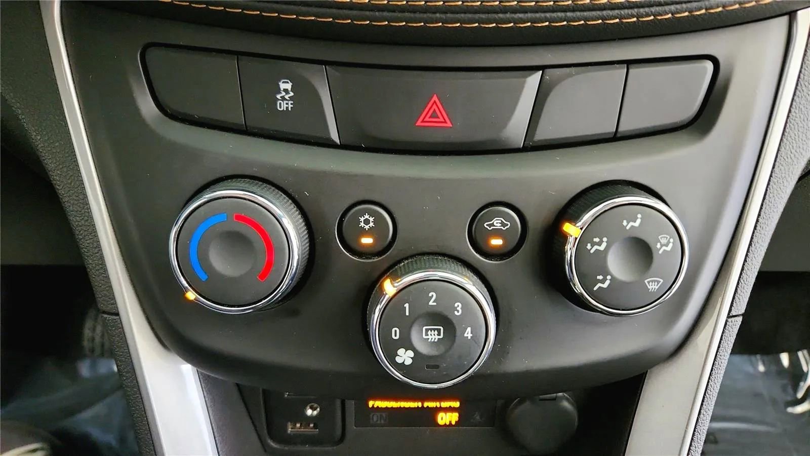 Used 2021 Chevrolet Trax LT w/ LT Convenience Package image 29