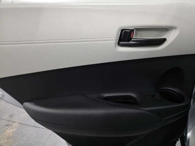 Used 2023 Toyota Corolla Cross L image 11