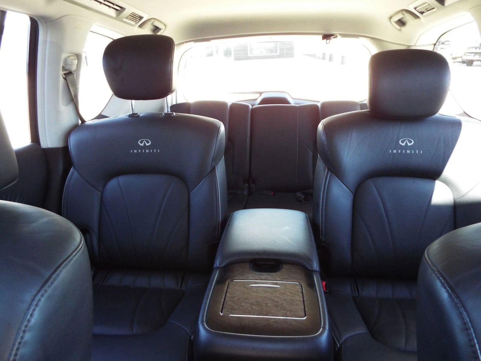 Used 2014 INFINITI QX80 4WD w/ Deluxe Touring Package image 35
