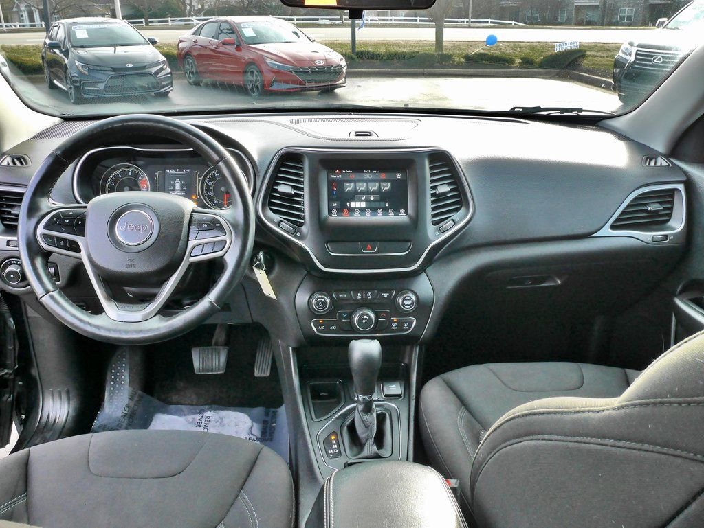 Used 2019 Jeep Cherokee Latitude w/ Cold Weather Group image 9