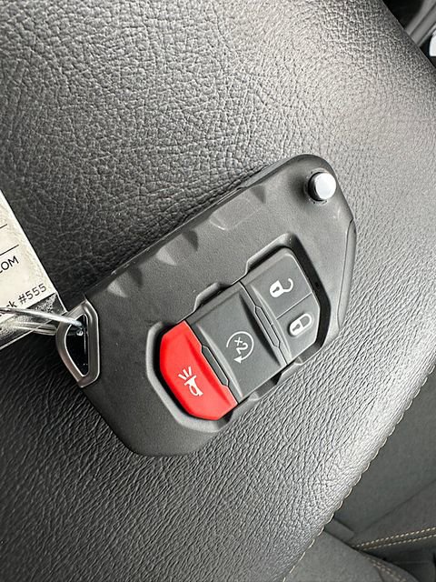 Used 2025 Jeep Wrangler Sahara image 34