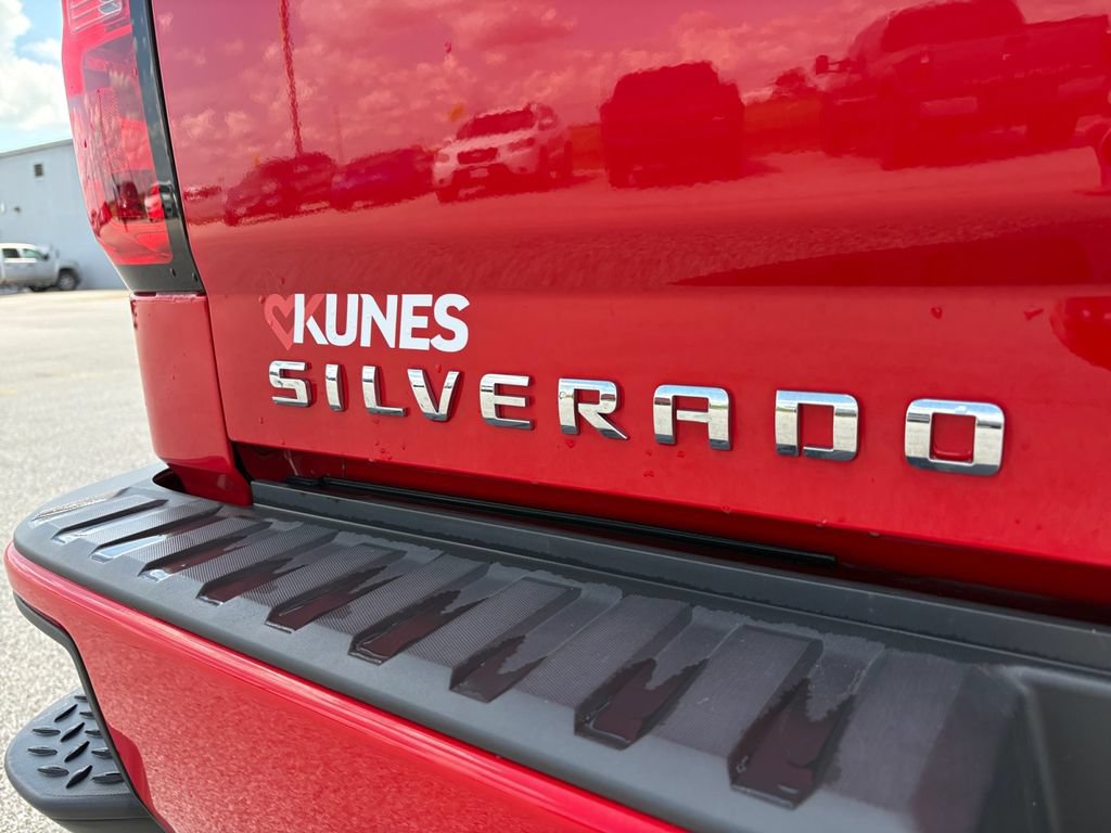 Used 2017 Chevrolet Silverado 1500 Custom w/ Custom Convenience Package AWD/4WD image 42