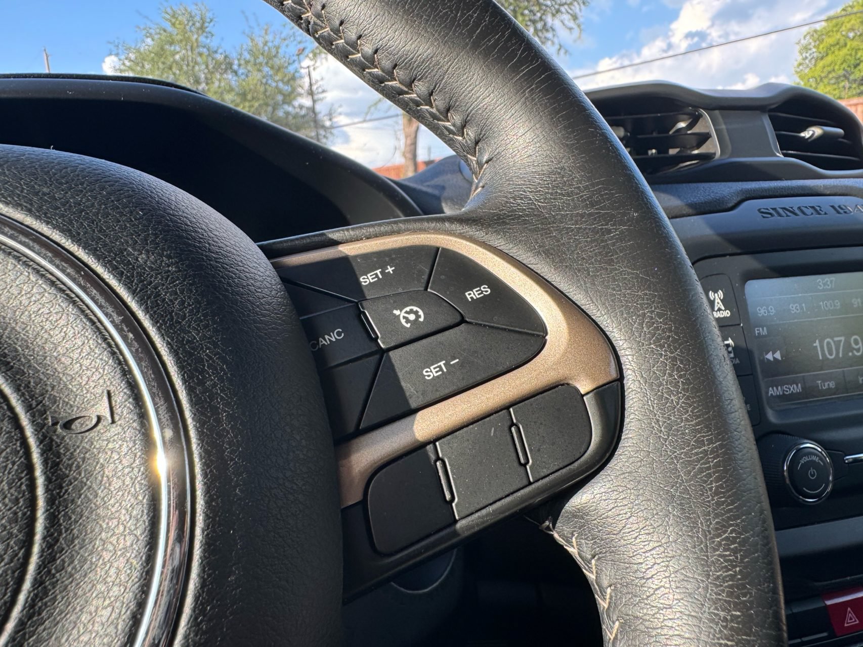 Used 2016 Jeep Renegade Limited FWD image 15