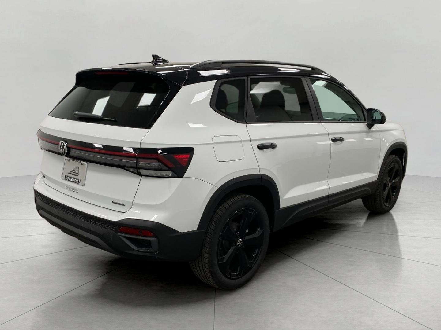 New 2026 Volkswagen Taos SE AWD/4WD image 3