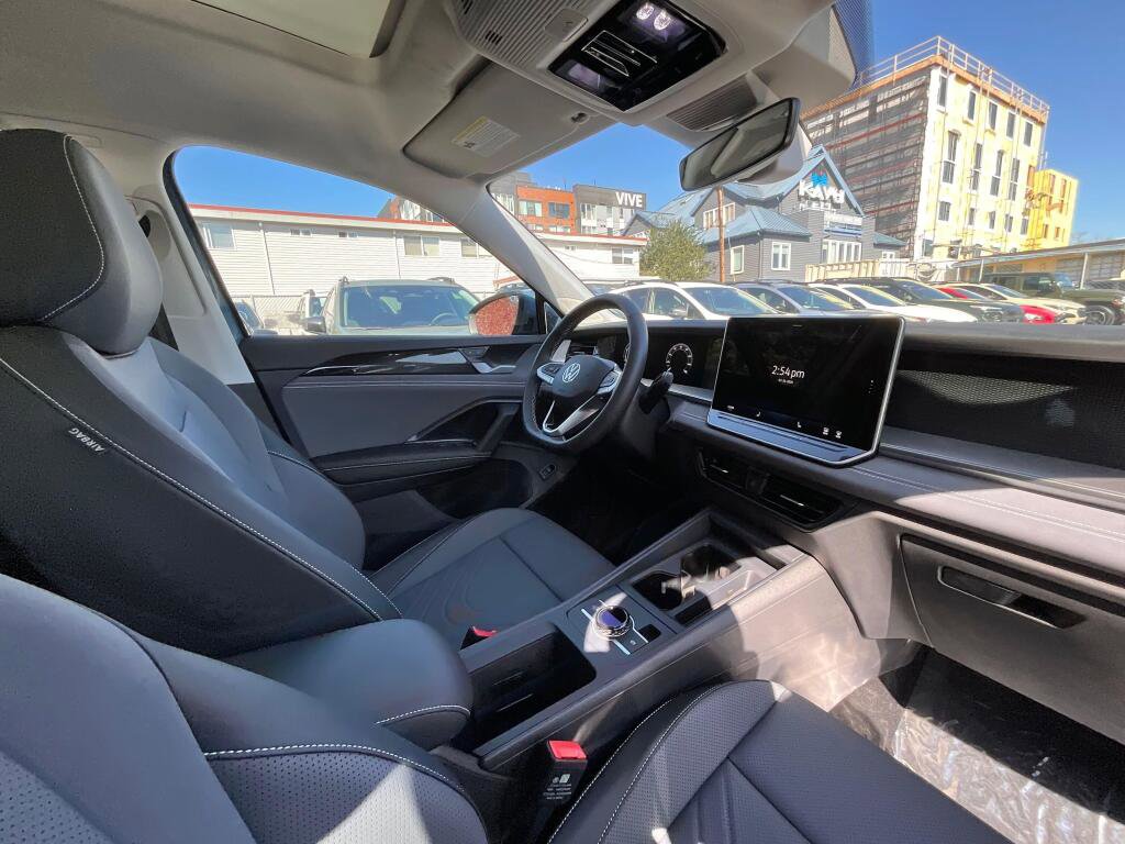 New 2026 Volkswagen Tiguan SE image 18