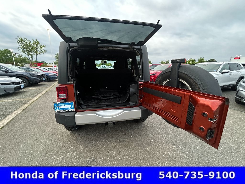 Used 2014 Jeep Wrangler Unlimited Sahara w/ Connectivity Group AWD/4WD image 12