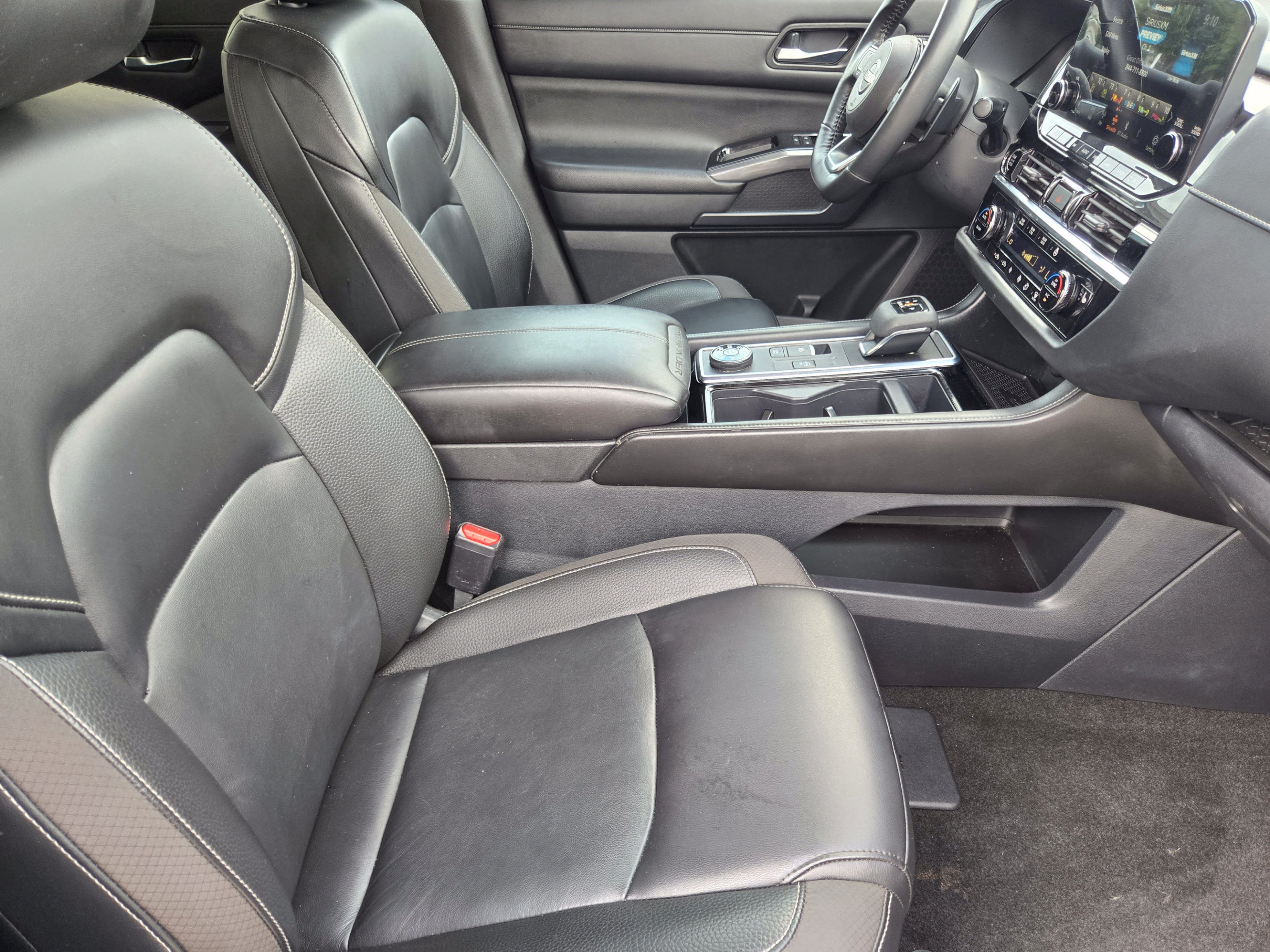 Used 2023 Nissan Pathfinder SL AWD/4WD image 10