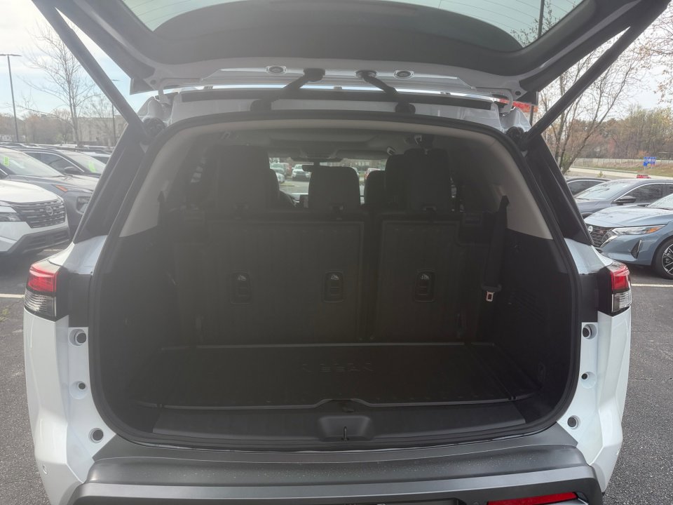 New 2026 Nissan Pathfinder Platinum image 15