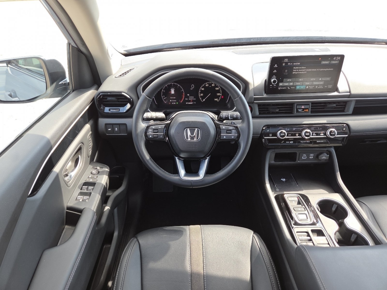Used 2024 Honda Pilot Touring image 26