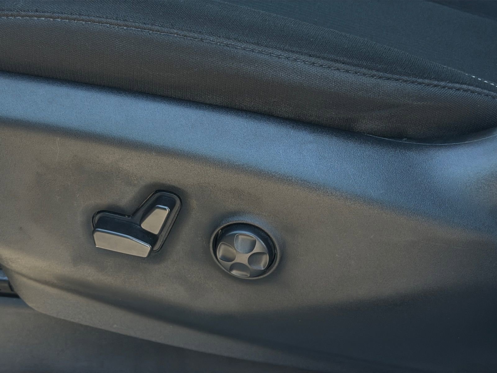 Used 2023 Chrysler Voyager LX image 19