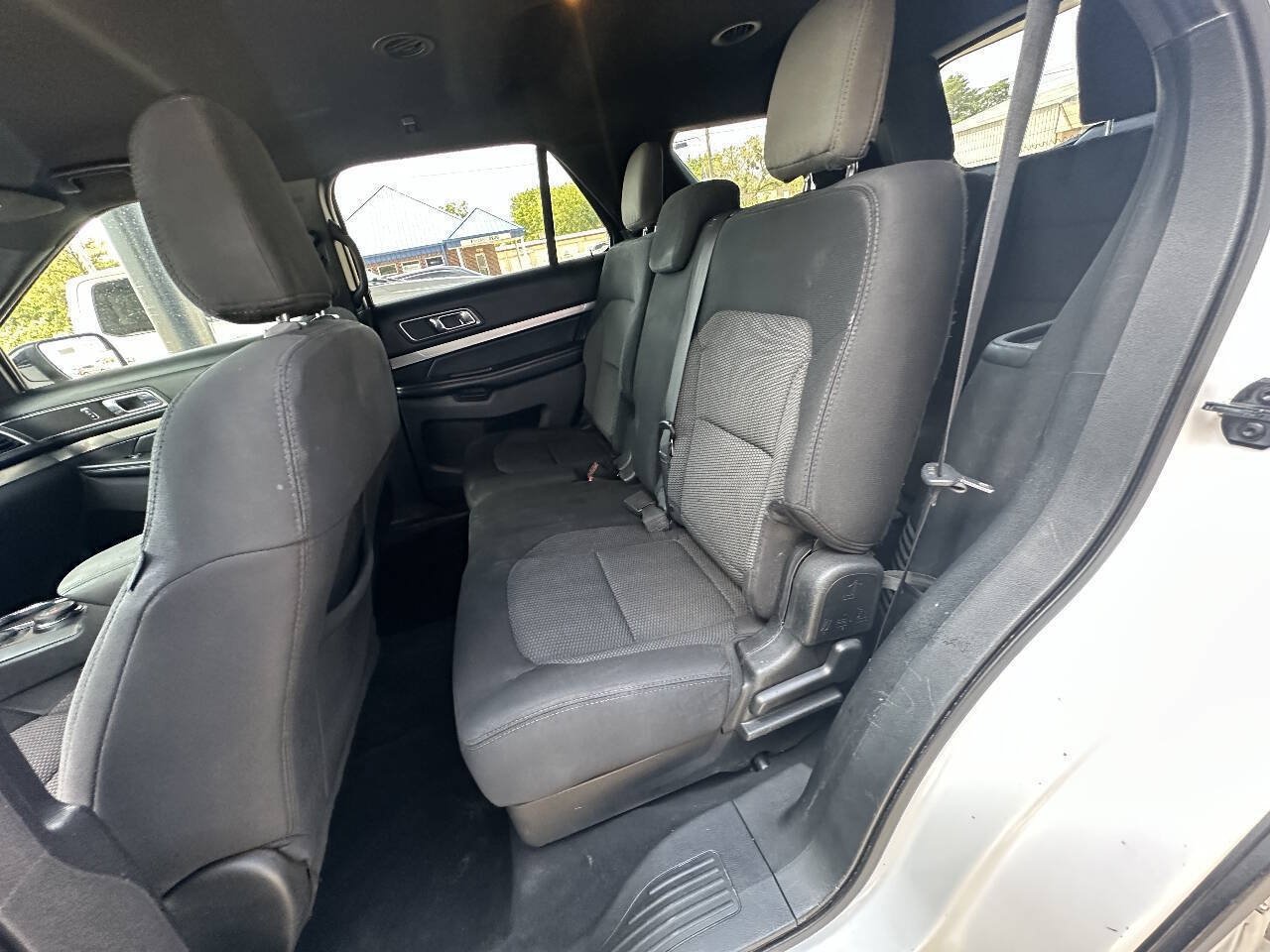 Used 2018 Ford Explorer XLT w/ Equipment Group 201A AWD/4WD image 17