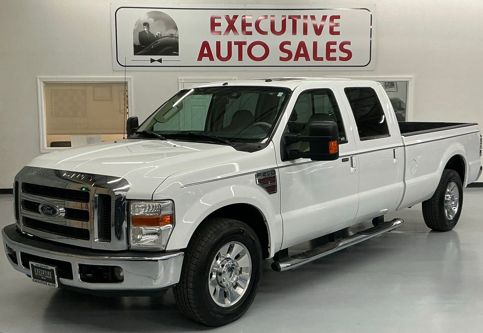 Used 2010 Ford F250 Lariat image 1