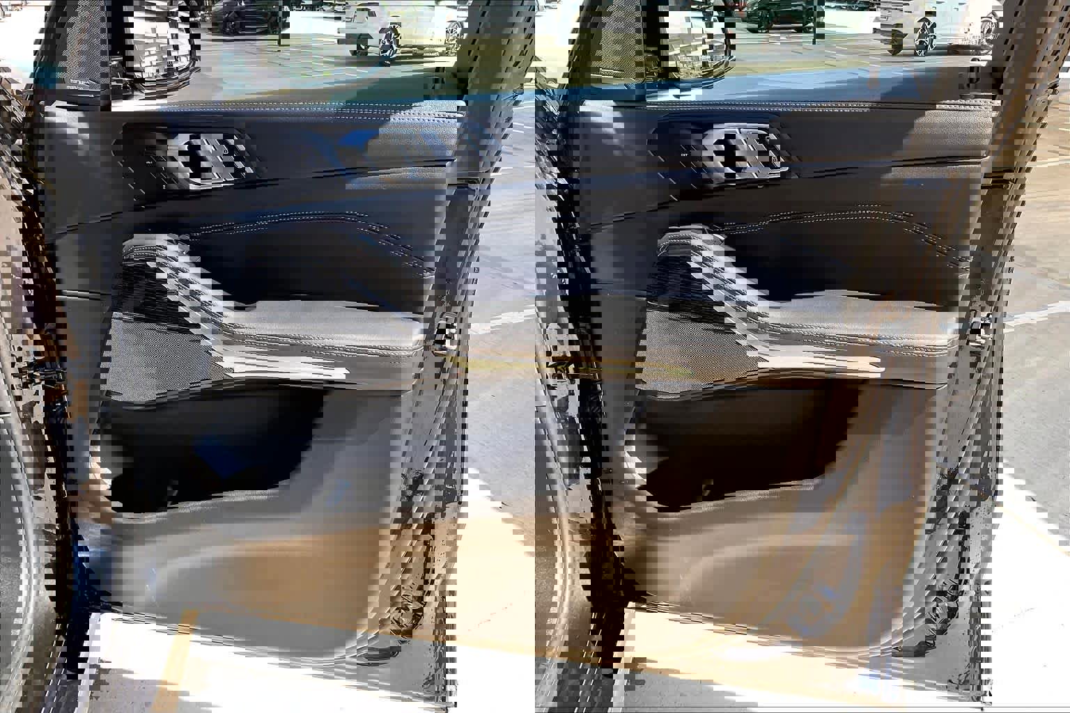 Used 2025 BMW X7 xDrive40i w/ M Sport Package image 23