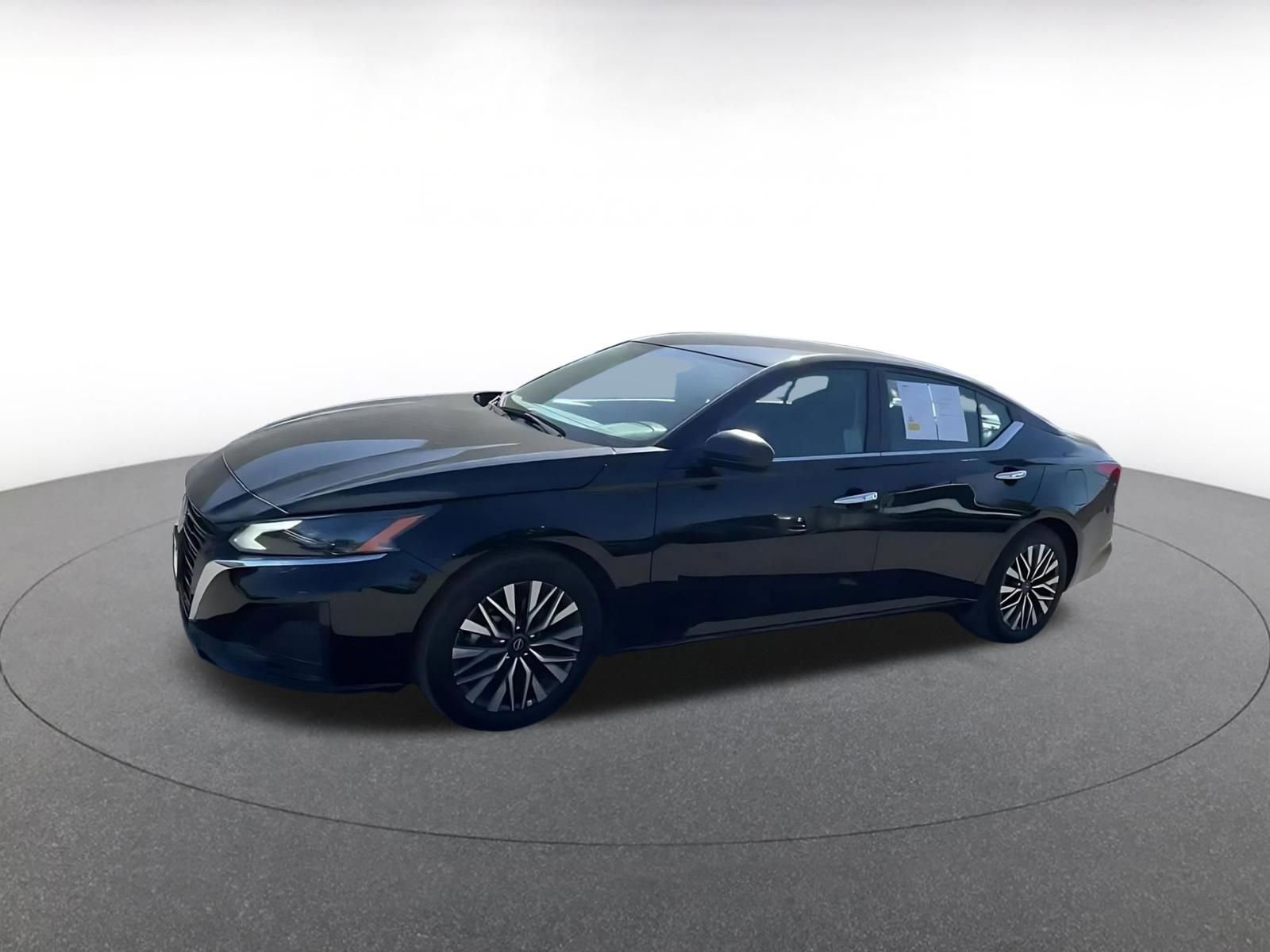 Used 2025 Nissan Altima 2.5 SV FWD image 8