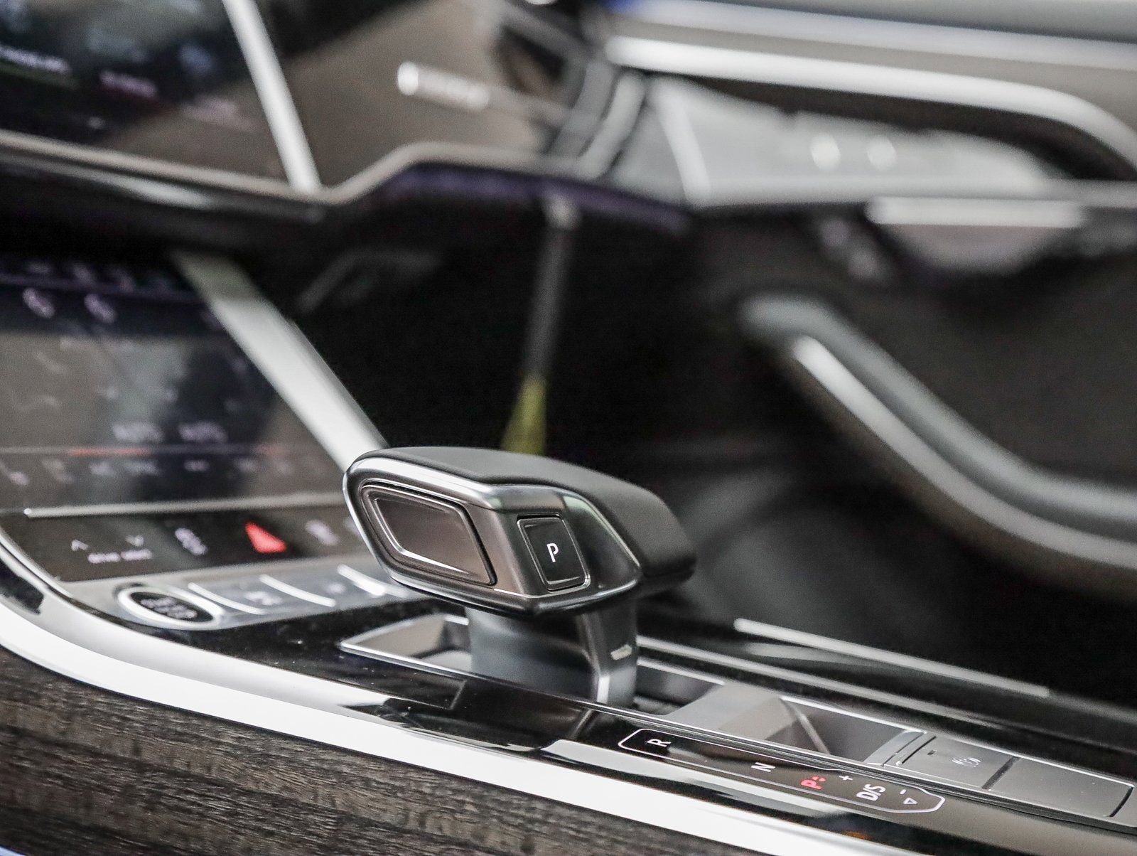 New 2025 Audi A8 L 3.0T image 26