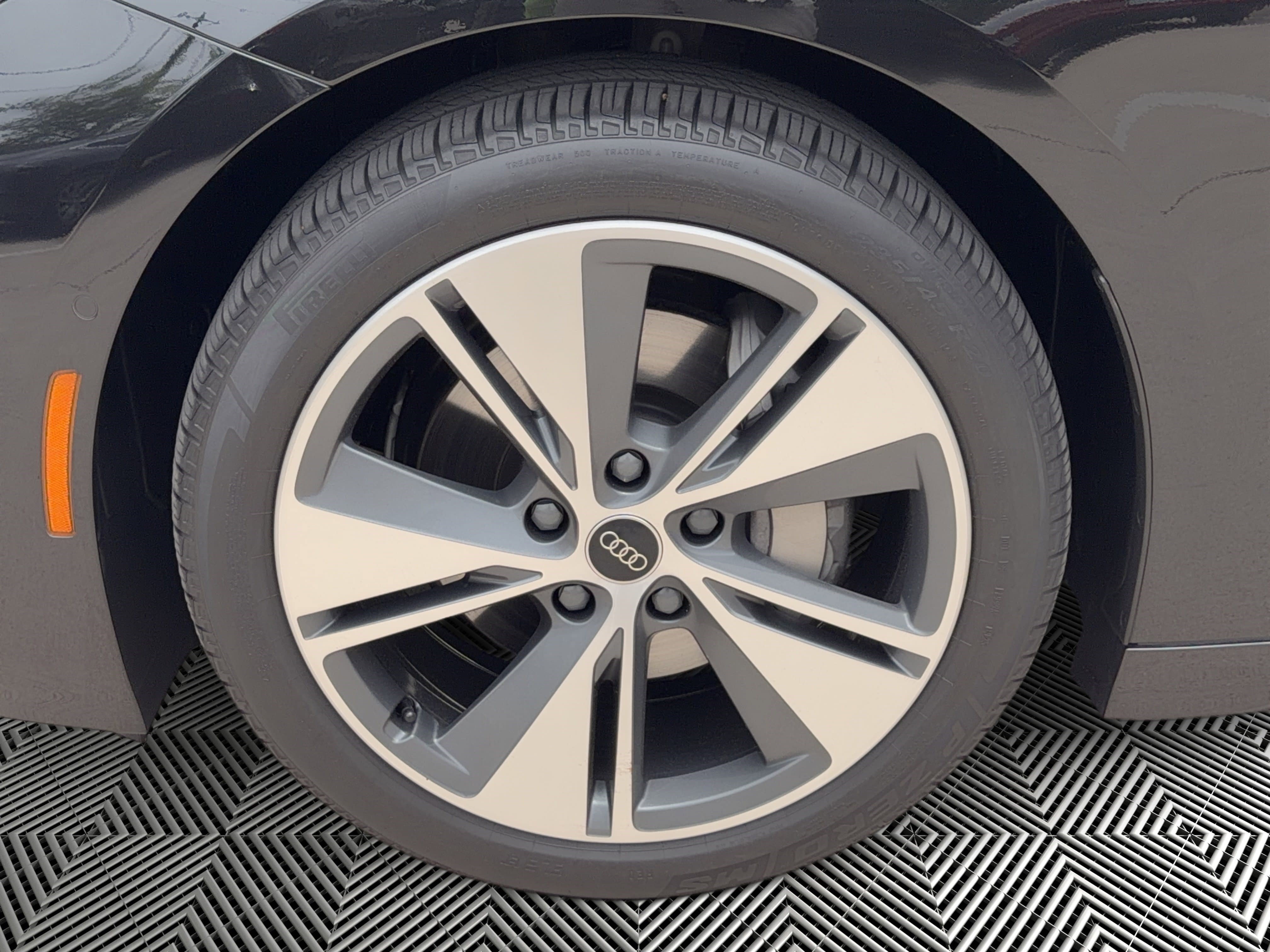 Used 2025 Audi A6 e-tron Premium Plus w/ Premium Plus RWD image 12