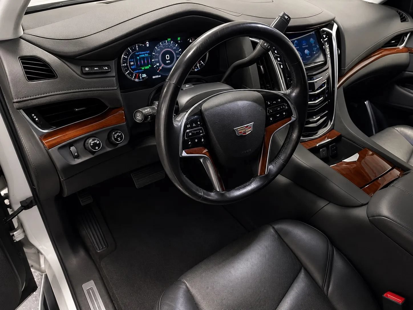 Used 2020 Cadillac Escalade ESV Luxury AWD/4WD image 11