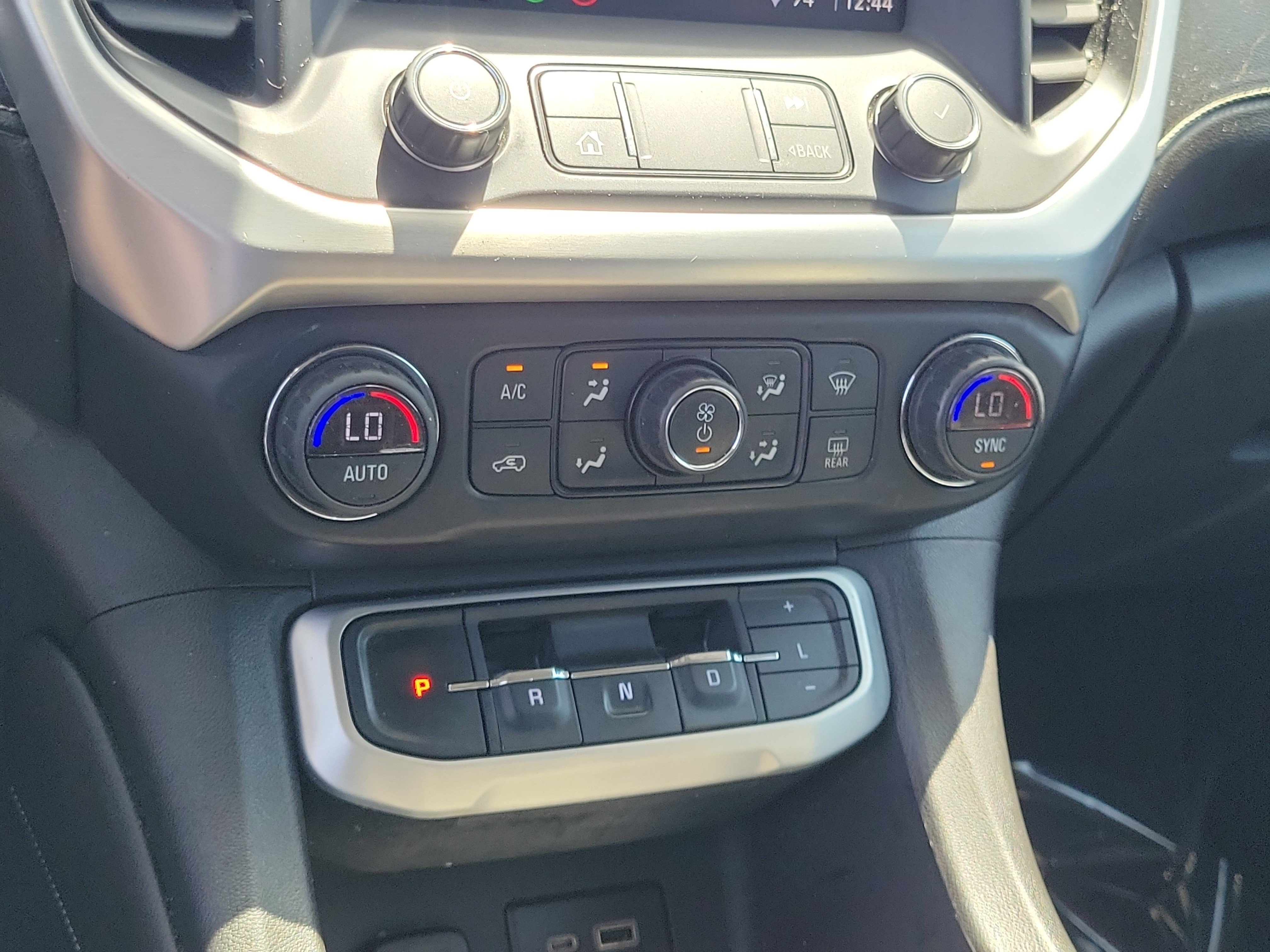 Used 2020 GMC Acadia SLE w/ Driver Convenience Package FWD image 26